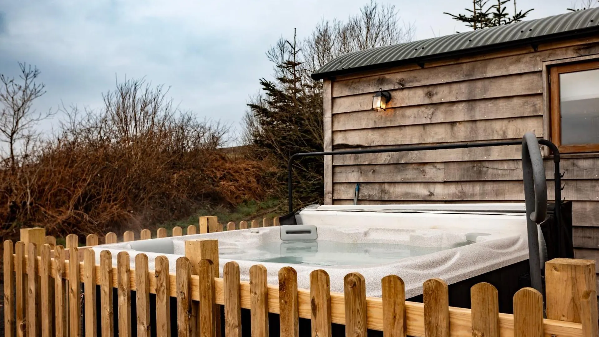 Luxury tent Gower Fresh Shepherds Hut Penclawdd